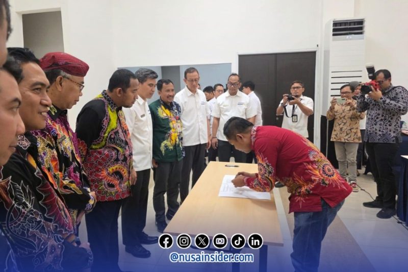 Foto. Penandatanganan Ijin NPPBKC perusahaan Rokok (PR) di Sumenep. 