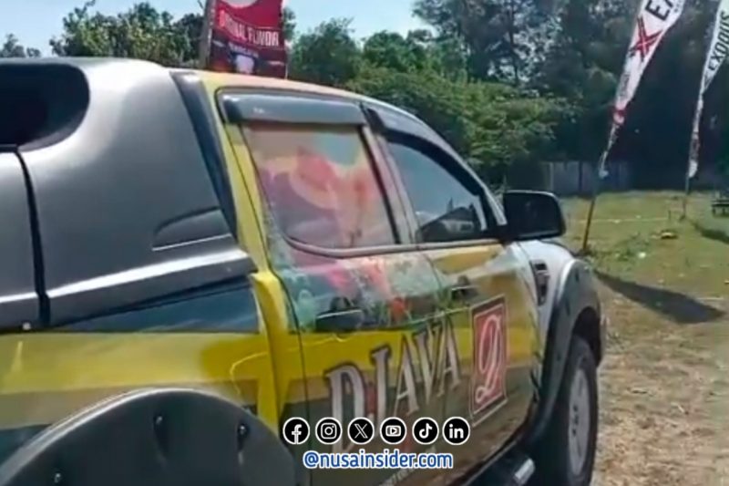 Foto. Mobil milik PT Empat Sekawan Mulia saat berada di lokasi kegiatan Karapan Sapi Piala Presiden cup 2025 di Sumenep