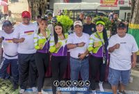 Foto. bersama Kepala Disbudporapar Sumenep Mohammad Iksan, S.Pd., MT saat melakukan Sesi foto bersama Instruktur Sumenep Bugar 2025 di Areal Taman Adipura kabupaten setempat