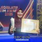 Foto. Lia istifhama saat menerima penghargaan di panggung Jawa Timur, Rabu 17/9/2025