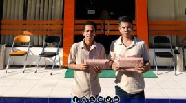 Foto. Ketua Umum Dua Ormas Sebelum memasukkan Surat Resmi ke Presiden RI dikantor POS Setempat 