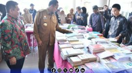 Foto. Bupati SUMENEP saat mengunjungi Stand Literasi