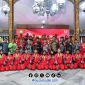 Foto. Bupati Sumenep Dr H Achmad Fauzi Wongsojudo, SH.,MH saat foto bersama dengan Para Atlet peraih medali di Porprov Jatim IX. 