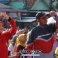 Foto. Bupati Sumenep, Dr H Achmad Fauzi Wongso judo, SH., MH (Kanan), Istri Bupati Sumenep Nia Kurnia Fauzi (Kiri) saat Olahraga di Areal Taman Adipura Sumenep