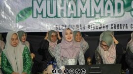 Foto. Neng Lia Saat menghadiri Undangan Maulid Nabi bersama Fatayat NU Surabaya. 