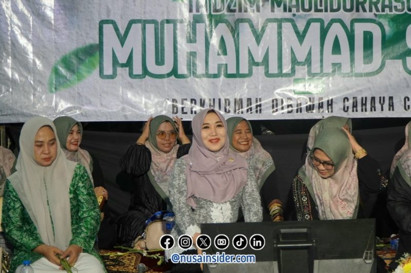 Foto. Neng Lia Saat menghadiri Undangan Maulid Nabi bersama Fatayat NU Surabaya. 