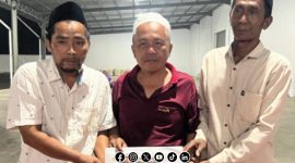 Foto. Dua Petani Asal Sumenep saat mendapat Hadiah Umrah dari Bos PR Bahagia Abah Haji Mukmin 