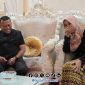 Foto. Kang Giri saat bersama Ning lia di Ruang kerja Kang Giri di ponorogo Jatim