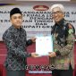 Foto. Ketua STITA, Dr. Ahmad Effendi, Lc., MA, usai menandatangani Perjanjian Kerjasama (PKS) dengan Duta Besar Luar Biasa dan Berkuasa Penuh Republik Indonesia untuk Malaysia, Dato’ Indera Hermono.