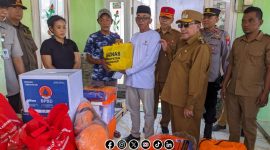 Foto. Penyerahan Bantuan Dari Baznas Sumenep kepada Bapak mulyadi desa Juluk - Sronggi saat rumahnya kebakaran 