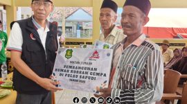 Foto. Penyaluran Bantuan Rumah Pasca Gempa di Kepulauan Sapudi Sumenep