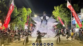 Foto. Tampak Dekorasi Mega Remmeng di Malam Hari dalam Gelaran Festival Musik Tong-tong 2025 Sumenep