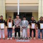 Foto. Pemberian Penghargaan dari Kapolres kepada Warga Sumenep