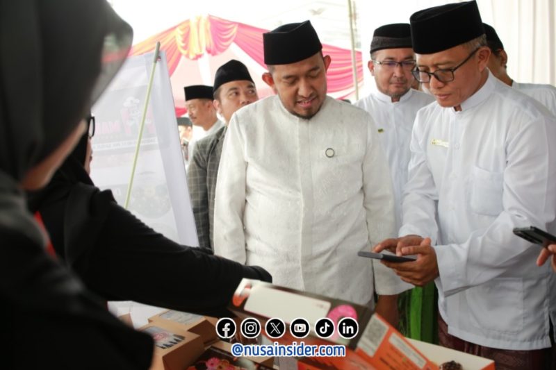 Foto. Dirut Bank BPRS Bhakti Dimekarkan H. Hairil Fajar (Kanan) saat bersama Bupati Sumenep Dr H Achmad Fauzi Wongso judo, SH., MH (Kiri) 