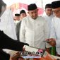 Foto. Dirut Bank BPRS Bhakti Dimekarkan H. Hairil Fajar (Kanan) saat bersama Bupati Sumenep Dr H Achmad Fauzi Wongso judo, SH., MH (Kiri) 