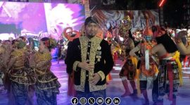 Foto. Tampak Bupati Sumenep saat berada di Sela-sela Prosesi Arya Wiraraja sebagai Bagian Dari Gelaran Hari Jadi kabupaten Sumenep ke-756 
