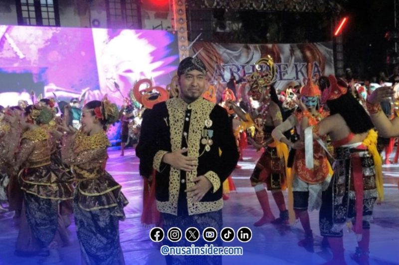 Foto. Tampak Bupati Sumenep saat berada di Sela-sela Prosesi Arya Wiraraja sebagai Bagian Dari Gelaran Hari Jadi kabupaten Sumenep ke-756 