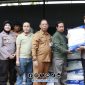 Foto. Penyerahan Bantuan Bibit Jagung oleh Kapolres Sumenep