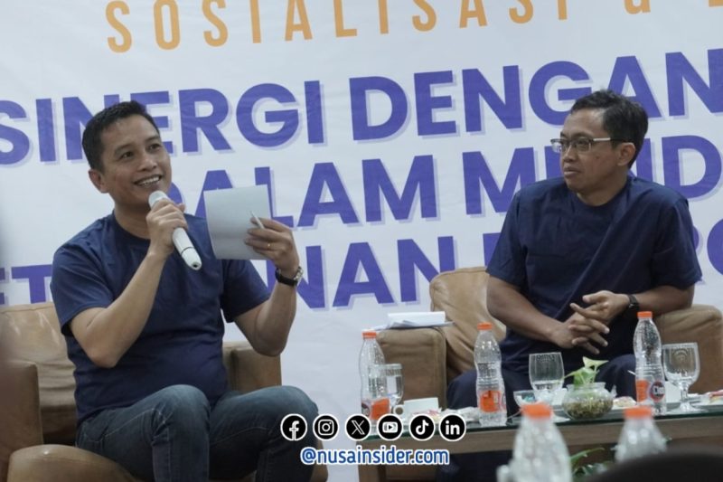 Foto. Manager PGA Kei, Kampoi Naibaho (kiri), Pjs Kepala Departemen Program dan Komunikasi SKK Migas Arief Hermawan (Kanan) dalam Kegiatan Media Gathering bersama Jurnalis Sumenep di Hotel Samara Batu-Jatim. 