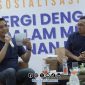 Foto. Manager PGA Kei, Kampoi Naibaho (kiri), Pjs Kepala Departemen Program dan Komunikasi SKK Migas Arief Hermawan (Kanan) dalam Kegiatan Media Gathering bersama Jurnalis Sumenep di Hotel Samara Batu-Jatim. 
