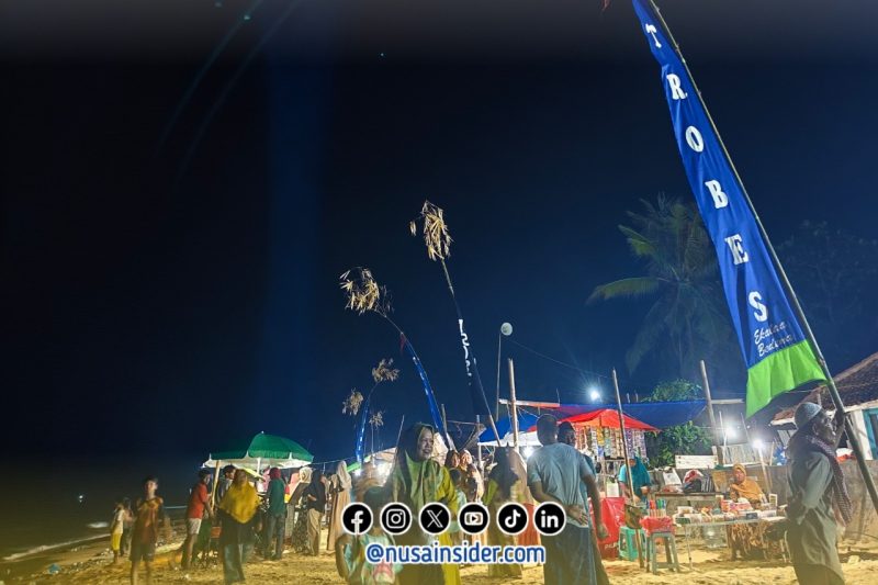 Foto. Tampak Stan UMKM Lokal di Lokasi Perayaan Ulang Tahun TROBES yang dimeriahkan Ketoprak 'Rukun Karya' di Desa Legung Timur Kecamatan Batang-batang Sumenep 