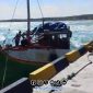 Foto. Bongkar Muat perahu di kepulauan Sapudi Sumenep saat tak bisa sandar. 