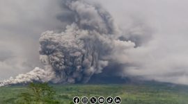 Foto. Tampak Erupsi Semeru dari Kejauhan, Sumber Foto : Okezone.com