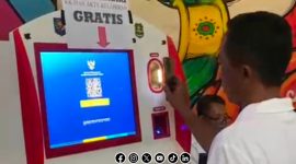 Foto. Aktivasi IKD Melalui Mesin ADM di Mall Pelayanan Publik (MPP) kabupaten Sumenep. 