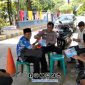 Foto. Sosialisasi dan Pembagian Brosur Ops Zebra semeru 2025 Satlantas Polres Sumenep di Kawasan Wisata Pantai Lombang, Kecamatan Batang-Batang Sumenep. 