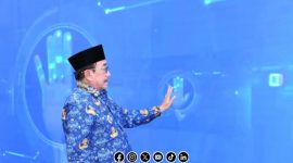 Foto. KH Imam Hasyim, Wakil Bupati Sumenep saat Launching Aplikasi SIKERIS