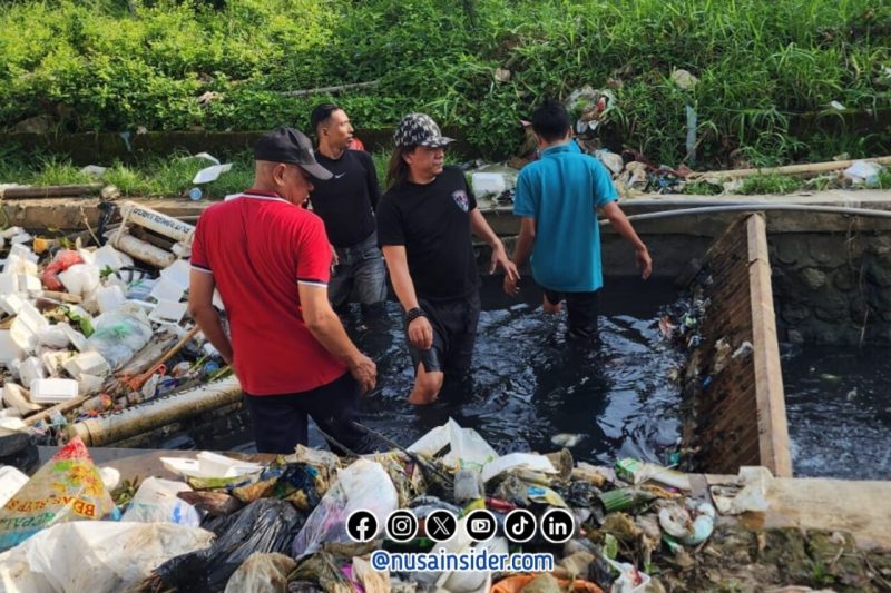 Foto. Kegiatan Aksi Bersih-bersih Jurnalis Sumenep Independen (JSI) bersama DLH dan PKDI