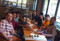 Foto. Pengurus Jurnalis Sumenep Independen (JSI) saat melaksanakan Rapat beberapa Hari Lalu di Lotus Cafe. 