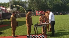 Foto. Penandatanganan SK PPPK Paruh Waktu oleh Plt Kepala BPSDM Sumenep, Dr Ir Arif firmanto, S.TP., M.Si.IPU. ASEAN Eng. 