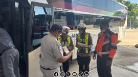 Foto. Satlantas polres Sumenep saat Sosialisasi lalu Lintas di Terminal Arya Wiraraja Sumenep. 