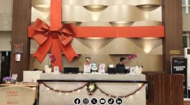 Foto. Tampak Ruangan Resepsionis Hotel Swiss-Belinn Manyar Surabaya Jawa Timur. 