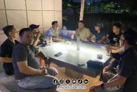 Foto. Ngobrol santai dan ngopi bersama Administrator Uji kompetensi wartawan (UKW) Universitas Dr Utomo (Unitomo) surabaya 