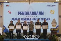 Foto. Pemberian penghargaan kepada Aparat Penegak Hukum (APH) atas Capaian Terbaik Tindak Pidana Korupsi Tahun 2025 dari Komisi Pemberantasan Korupsi (KPK). 