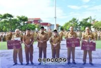 Foto. Bupati Sumenep bersama 3 Organisasi perangkat daerah (OPD) usai menerima penghargaan SAKIP 2025.