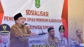 Foto. Sambutan Wakil Bupati Sumenep, KH Imam Hasyim, SH. MH saat membuka kegiatan Sosialisasi penetapan Upah minimum kabupaten Sumenep. 