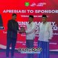 Foto. Bupati Sumenep Dr H Achmad Fauzi Wongsojudo saat memberikan Apresiasi kepada Baznas kabupaten Sumenep dalam Gelaran Tasyakuran Akhir Tahun 2025 dan Apresiasi Sponsorship. (Rabu 24/12/2025).