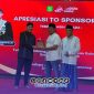 Foto. Bupati Sumenep Dr H Achmad Fauzi saat memberikan apresiasi kepada sponsor DRT Group, Ach. Faisol Anshori saat kegiatan Syukuran akhir tahun 2025.