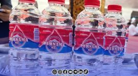 Foto. Kemasan Produk Air Minum Purnama MDR di momen Syukuran akhir tahun 2025 di pendopo Agung keraton Sumenep. Rabu 24 Desember 2025.
