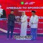 Foto. Direktur RSUD Moh Anwar saat menerima Apresiasi dari Pemkab sumenep dalam momentum Syukuran akhir tahun 2025.