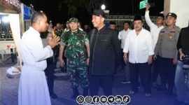 Foto. Bupati Sumenep Dr H Achmad Fauzi Wongsojudo, SH.,MH saat mengunjungi Gereja di Hari Natal. (Sumber Foto : Bangsapedia.com) 