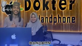 Foto. Dayat (pemilik Brand Dokter Handphone dan Halilintar Cell) bersama Istri. 