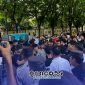 Foto. Massa Aksi kasus pelecehan seksual di depan Mapolres Sumenep. 