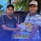 Foto. Ach Toifur Ali Wafa, Redaksi Media nusainsider.com saat menyerahkan Bantuan Sosial Beras dan Uang Tunai kepada Abang Becak di Sumenep