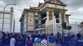 Foto. Aksi Demonstrasi Mahasiswa Sumenep di depan Gedung DPRD Setempat menolak wacana pilkada tidak langsung