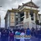 Foto. Aksi Demonstrasi Mahasiswa Sumenep di depan Gedung DPRD Setempat menolak wacana pilkada tidak langsung