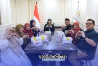 Foto Ceria Para kepala sekolah dari jenjang SD hingga SMA yayasan Khadijah Surabaya saat bersama Senator Jatim Dr Lia Istifhama, S.Sos..S.Sos.i.M.E.I di Jakarta